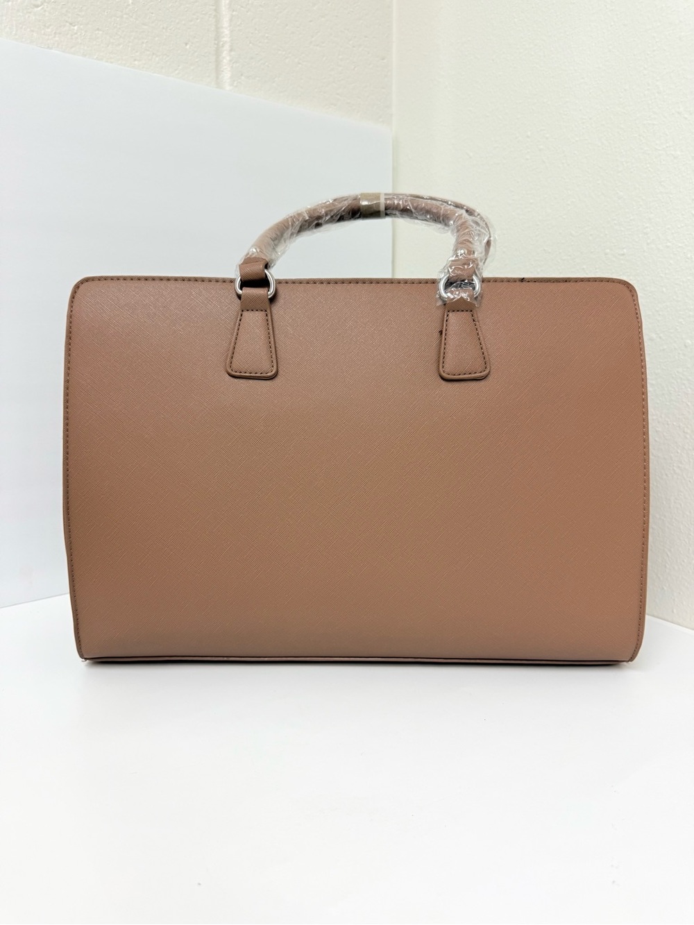 New Large Laptop Tan leather handbag for work with 3 large compartments - Picture 2 of 9